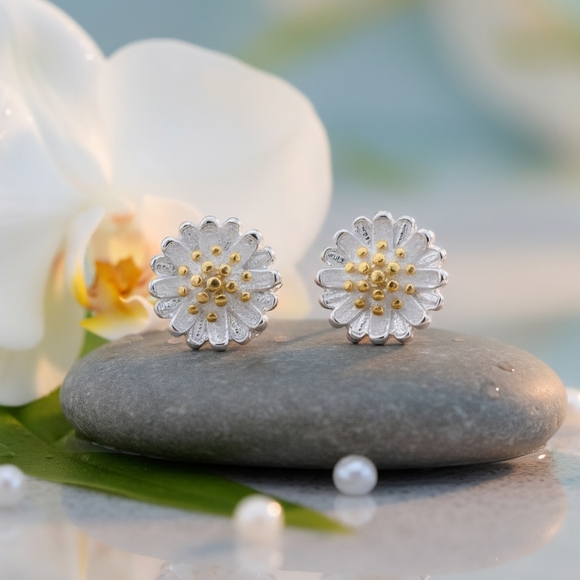 🆕️ Solid S925 Sterling Silver Daisy Delights Dainty Minimalist Stud Earrings - Picture 14 of 16